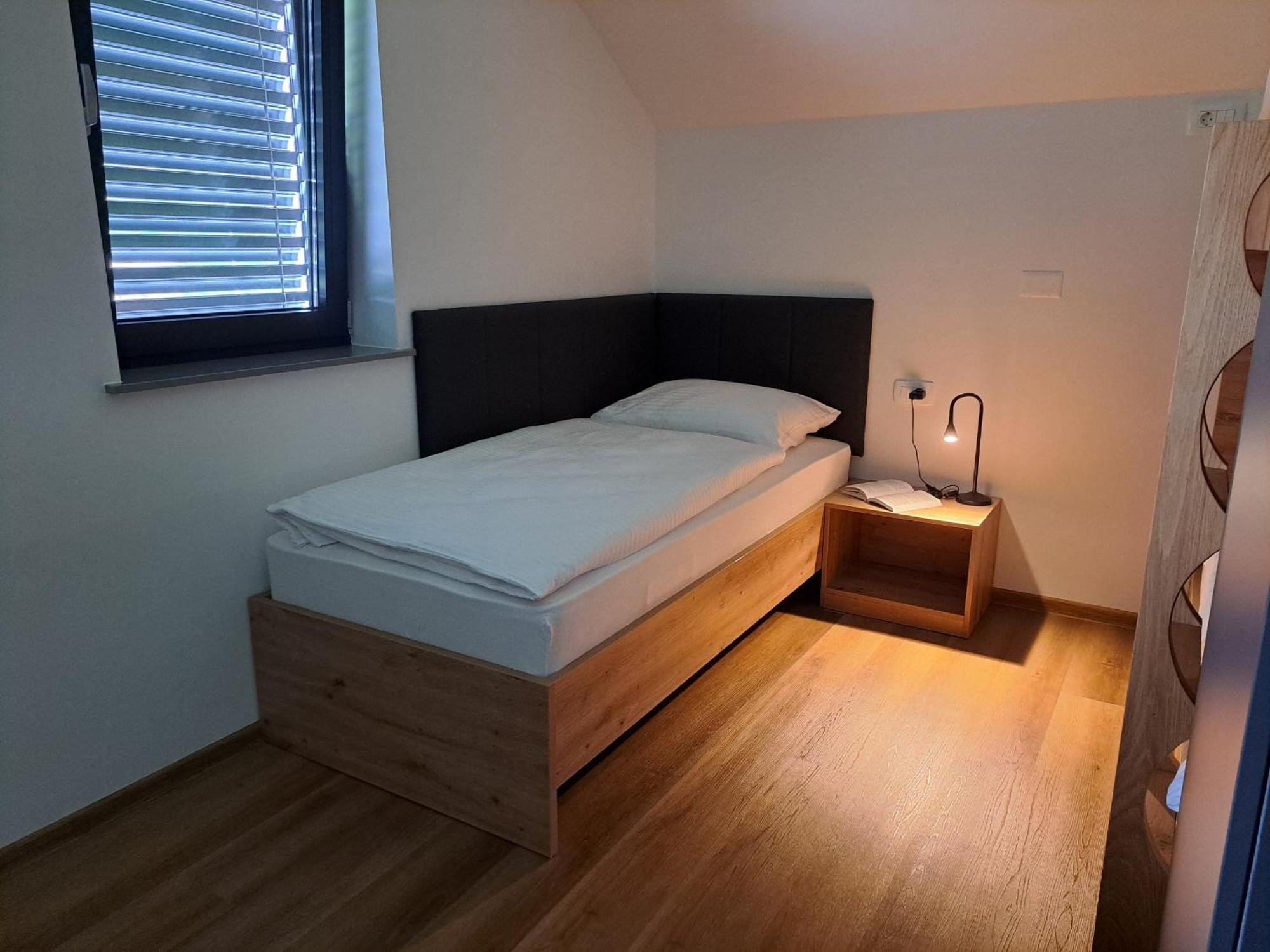 Appartement S&B'S Retreat à Godovic Extérieur photo